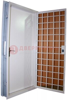 Белая стальная бронированная дверь с нитроэмалью ДБ-7 в Электрогорске