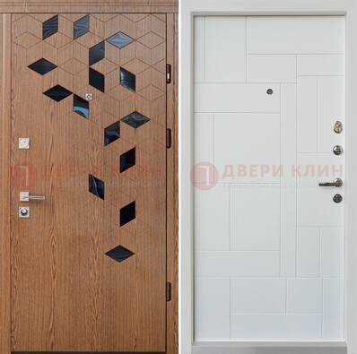 Коричневая металлическая дверь МДФ внутри белого цвета ДМ-256 в Электрогорске