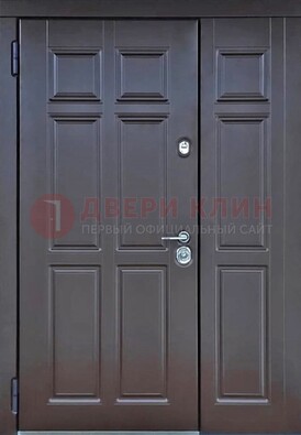 Тёмная двухстворчатая входная дверь для коттеджа с МДФ ДМ-533 в Электрогорске