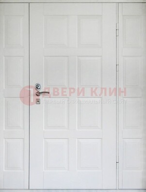 Белая входная дверь для коттеджа с МДФ ДМ-536 в Электрогорске