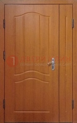 Коричневая двухстворчатая тамбурная дверь с МДФ ДМ-538 в Электрогорске