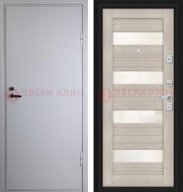 Белая железная дверь с порошковым напылением и стеклом ДП-308 в Электрогорске
