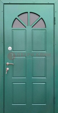 Зеленая стальная дверь со стеклом для дома ДС-28 в Электрогорске