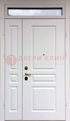 Белая двухстворчатая металлическая дверь со стеклом ДС-63 в Электрогорске
