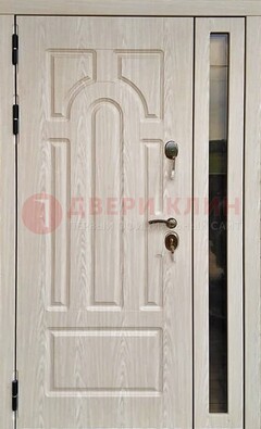 Белая металлическая дверь со стеклом ДС-68 в Электрогорске