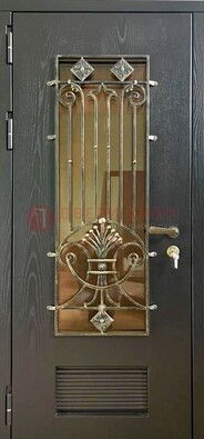Одностворчатая железная дверь со стеклом и ковкой для дома ДСК-101 в Электрогорске