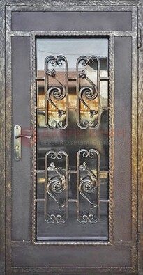 Коричневая наружная дверь порошок со стеклом и ковкой ДСК-160 в Электрогорске