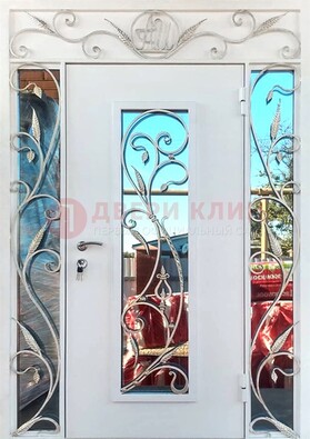 Белая входная дверь порошок со стеклом и ковкой ДСК-165 в Электрогорске