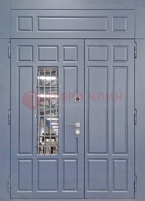 Серая двухстворчатая дверь Винорит со стеклом и ковкой ДСК-234 RAL 7024 в Электрогорске