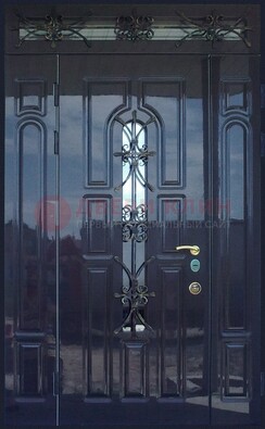Глянцевая полуторная дверь Винорит стекло и ковка ДСК-275 в Электрогорске