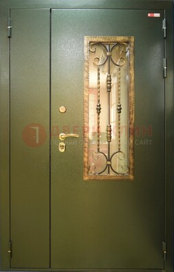 Стальная дверь со стеклом и ковкой ДСК-29 для квартиры в Электрогорске