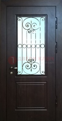 Железная дверь со стеклом и ковкой ДСК-65 для общественных зданий в Электрогорске