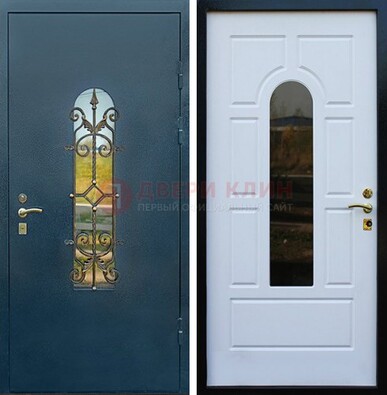 Входная дверь Дверь со стеклом и ковкой ДСК-71 для кирпичного дома в Электрогорске