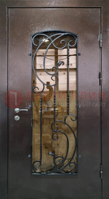 Металлическая дверь со стеклом и ковкой ДСК-95 для магазина в Электрогорске