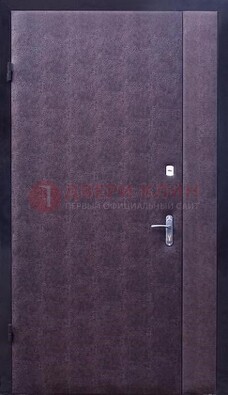 Бордовая металлическая тамбурная дверь ДТМ-3 в Тихвине