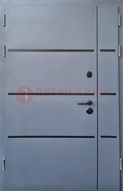 Серая металлическая тамбурная дверь с молдингами ДТМ-42 в Электрогорске