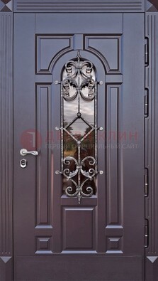 Темная уличная дверь с виноритом и стеклом с ковкой ДВТ-164 в Электрогорске