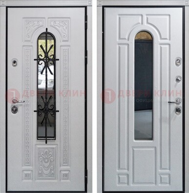 Белая стальная дверь с виноритом и ковкой снаружи ДВТ-197 в Электрогорске