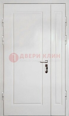 Полуторная металлическая дверь с МДФ в белом цвете ПЛ-24 в Электрогорске