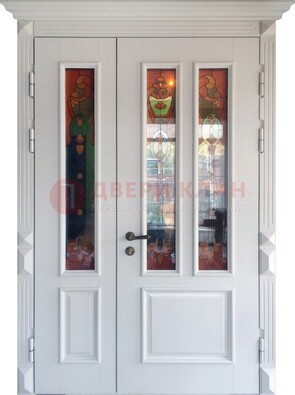 Белая полуторная металлическая дверь с витражом ВЖ-12 в Электрогорске