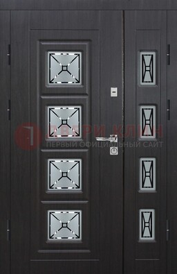 Чёрная двухстворчатая железная дверь с МДФ и витражом ВЖ-35 в Электрогорске